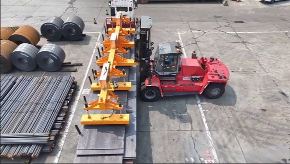 15噸叉車(chē)充電式電永磁吊具-吊鋼板